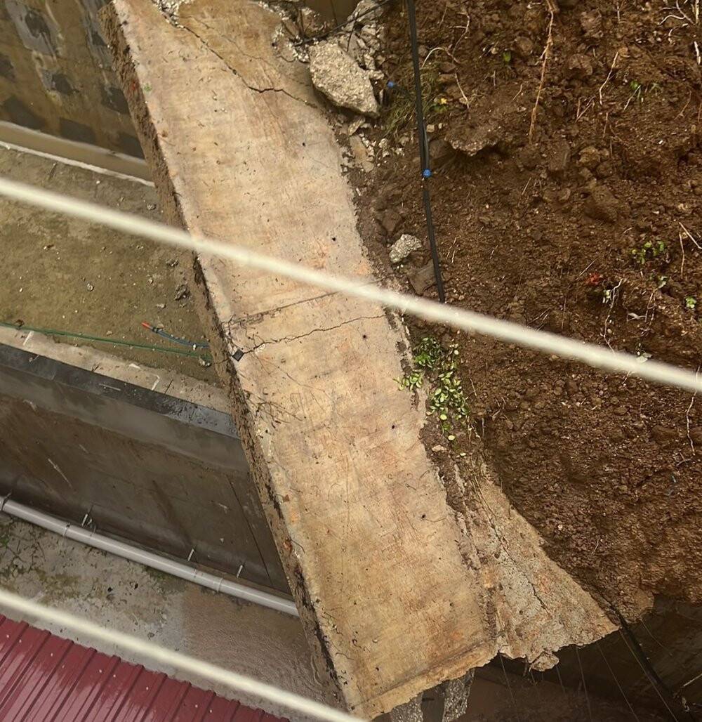 İstinat duvarı çöktü: 48 daireli bina boşaltıldı