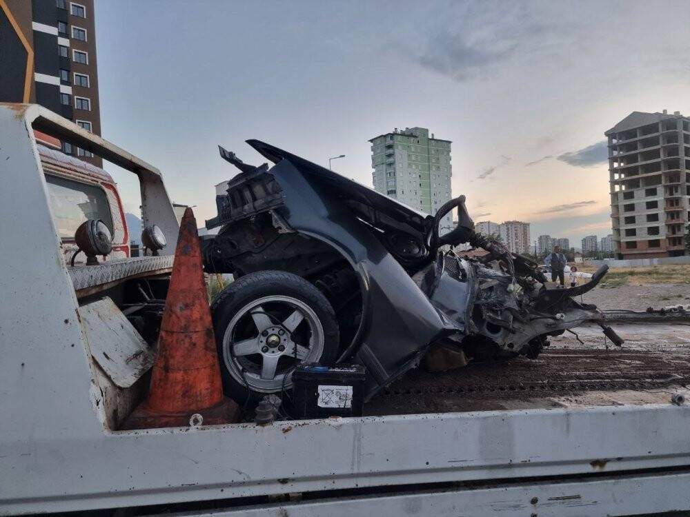 Kaza yapan Tofaş ikiye ayrıldı