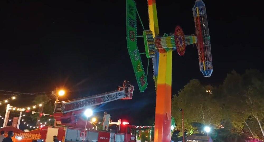Lunaparkta panik: Bir saat havada asılı kaldılar