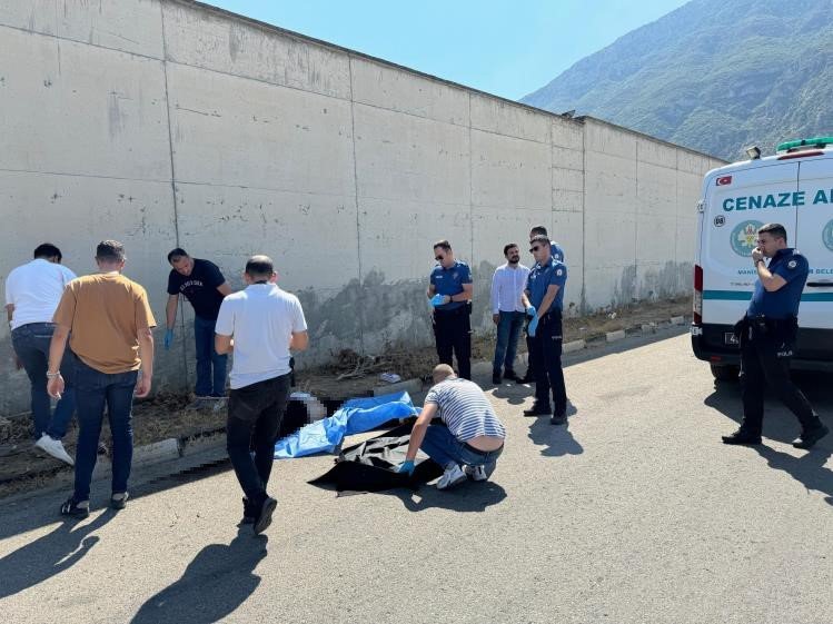 Babasını öldürüp polise teslim oldu