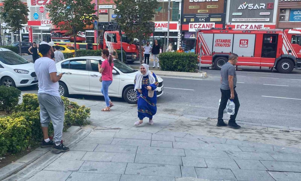 Esenyurt’ta yangında can pazarı: Camlarda kurtarılmayı beklediler