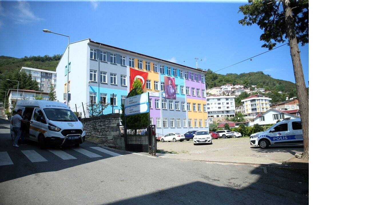 aa-20240902-35544316-35544315-orduda-ogretmenin-okul-bahcesinde-araciyla-carptigi-7-yasindaki-ogrenci-oldu.jpg