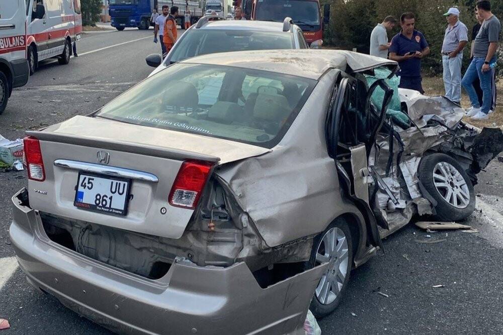 İzmir’de feci kaza: 2 ölü, 3 ağır yaralı