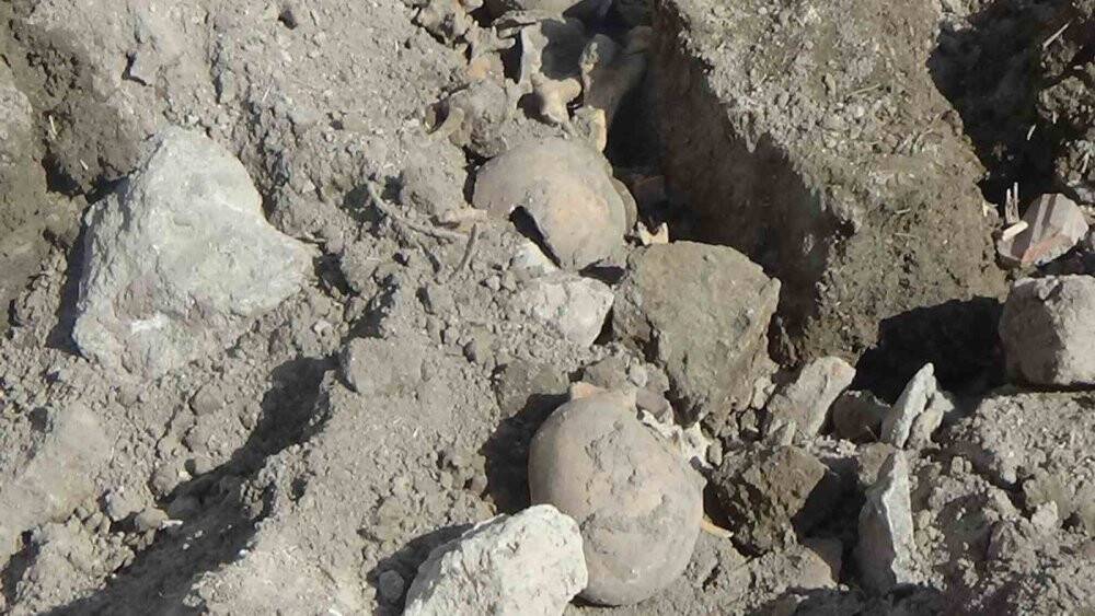 Konya'da yıkım çalışması yapılan alandan iskeletler fışkırdı