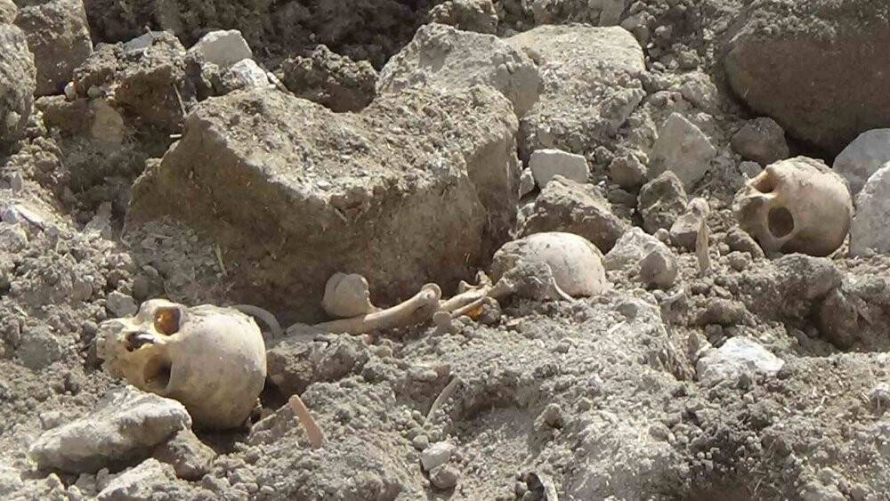 Konya'da yıkım çalışması yapılan alandan iskeletler fışkırdı