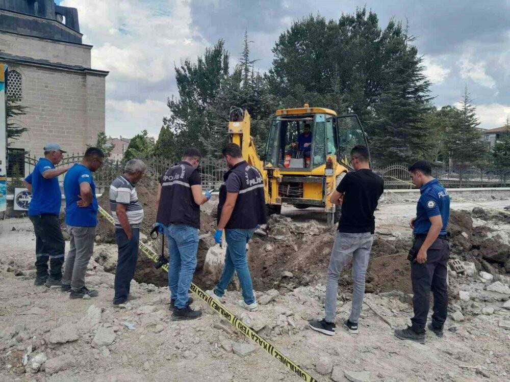 Konya'da yıkım çalışması yapılan alandan iskeletler fışkırdı