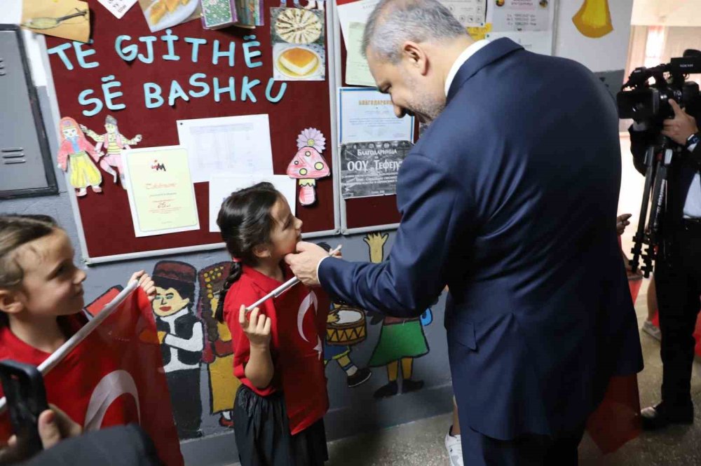 Bakan Fidan’dan Üsküp’te Türkçe eğitim veren okula ziyaret