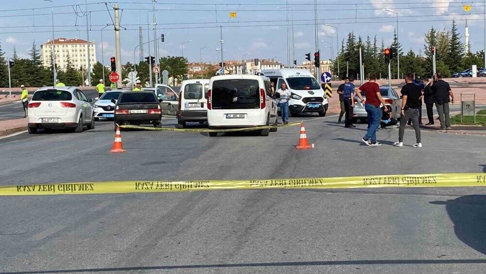 Konya’da polislerin silahlı saldırıya uğradığı anlar kameraya yansıdı
