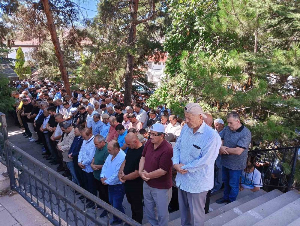 Saygısızlık yapan öğrencisine sahip çıkıp affetmişti, balkondan düşen Eyüp öğretmen 3 aylık yaşam savaşını kaybetti