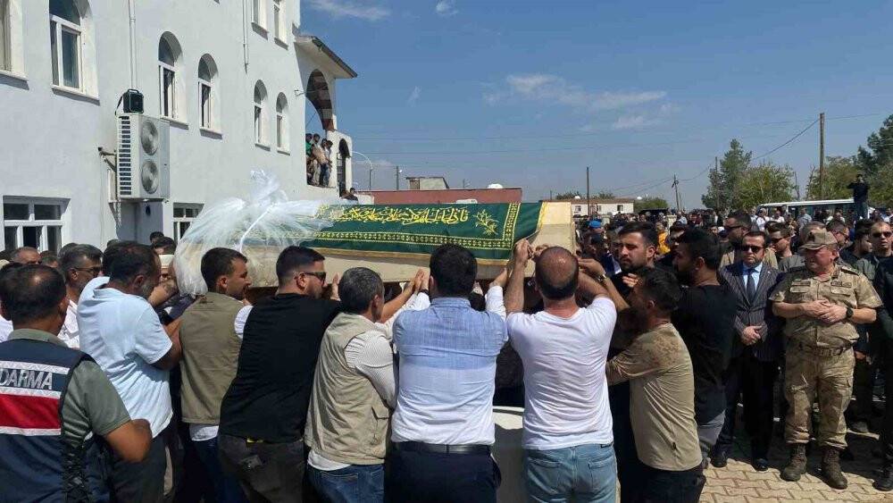 Narin’in tabutuna bırakılan duvak yürekleri dağladı