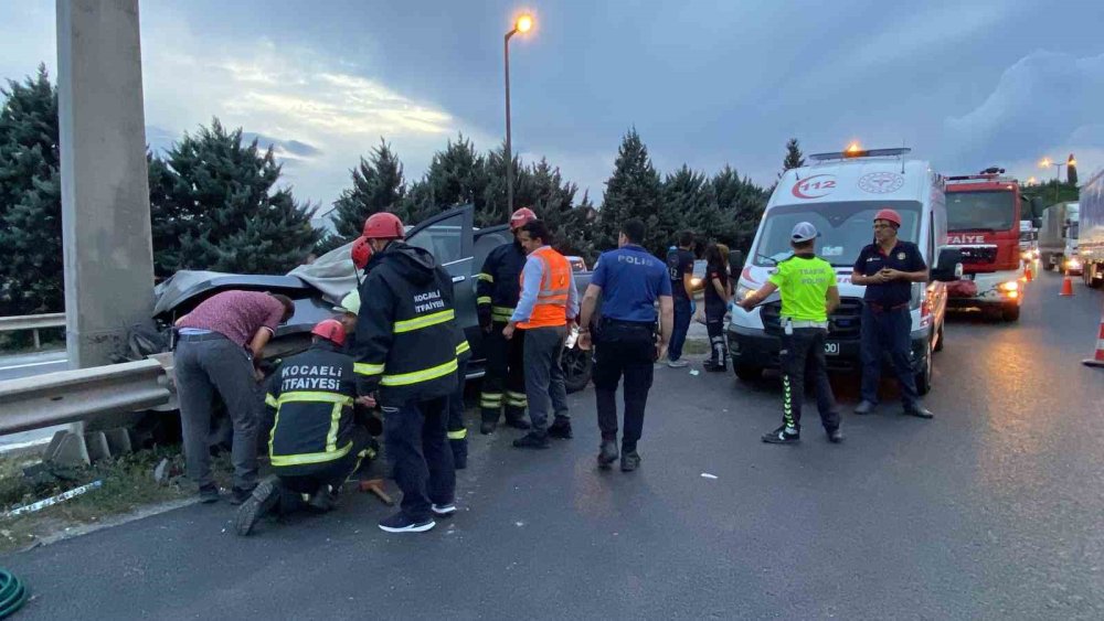 Araç bariyere saplandı, sürücü hayatını kaybetti