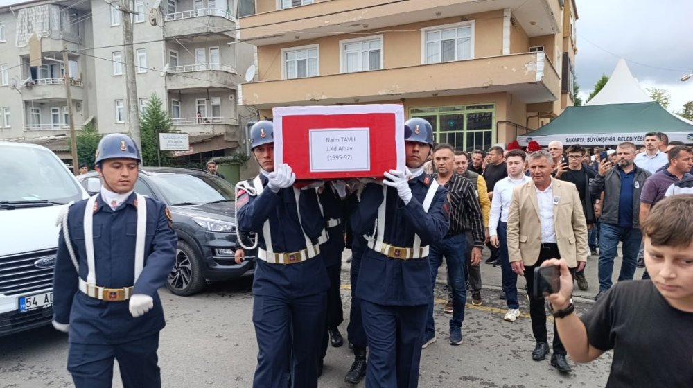 Oğlunun nişanında vefat eden albay defnedildi