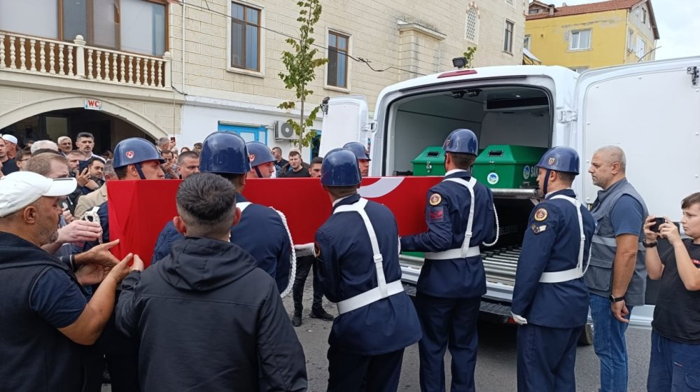 Oğlunun nişanında vefat eden albay defnedildi