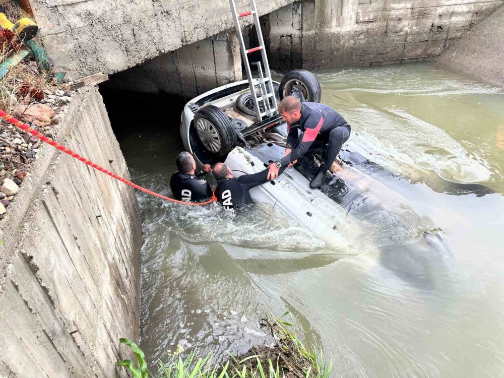 Erzurum’da otomobil su kanalına uçtu: 2 ölü, 1 yaralı