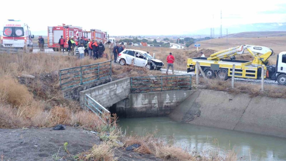 Erzurum’da otomobil su kanalına uçtu: 2 ölü, 1 yaralı