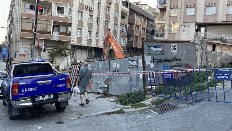 İstanbul'da korku dolu anlar: İstinat duvarı ve yol çöktü