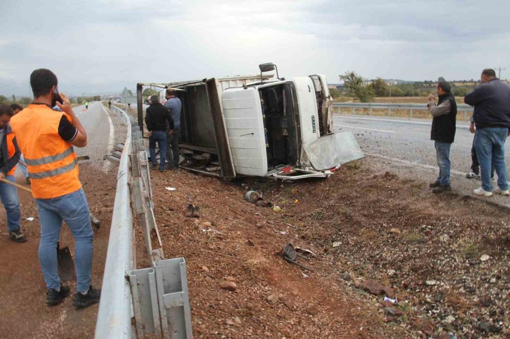 Konya’da kamyonet devrildi: 5 yaralı