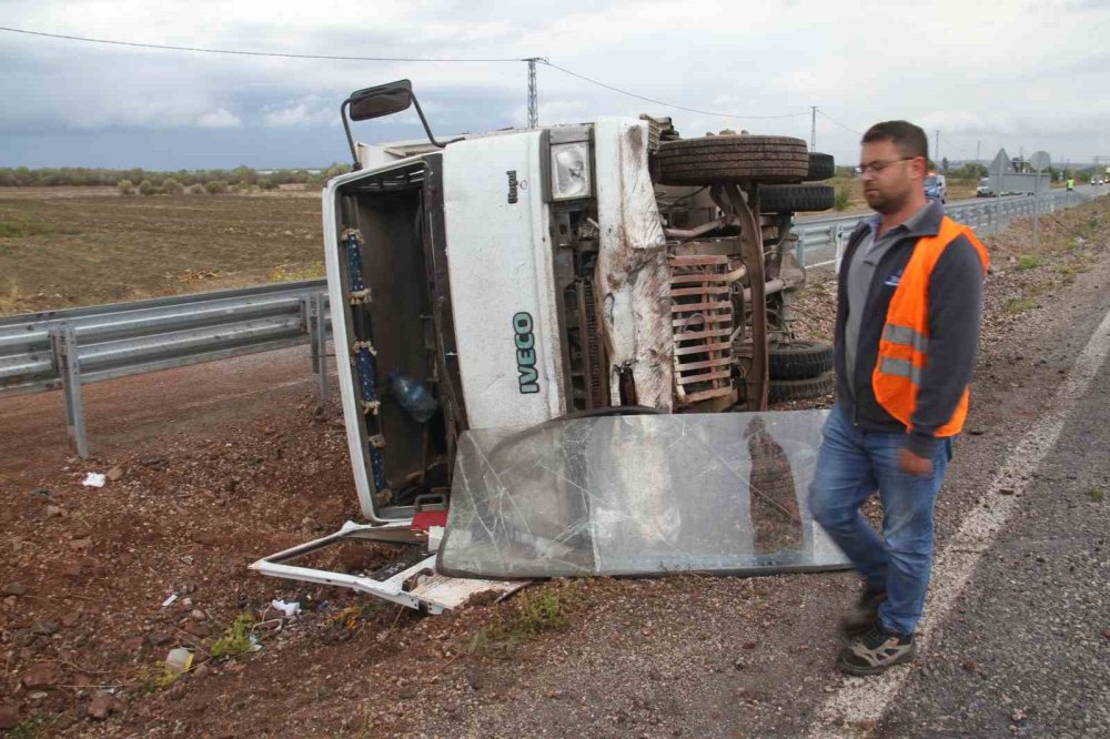 Konya’da kamyonet devrildi: 5 yaralı