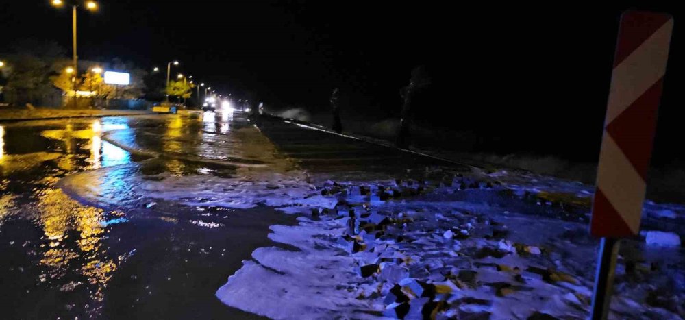 Kastamonu’da dev dalgalar sahili dövdü