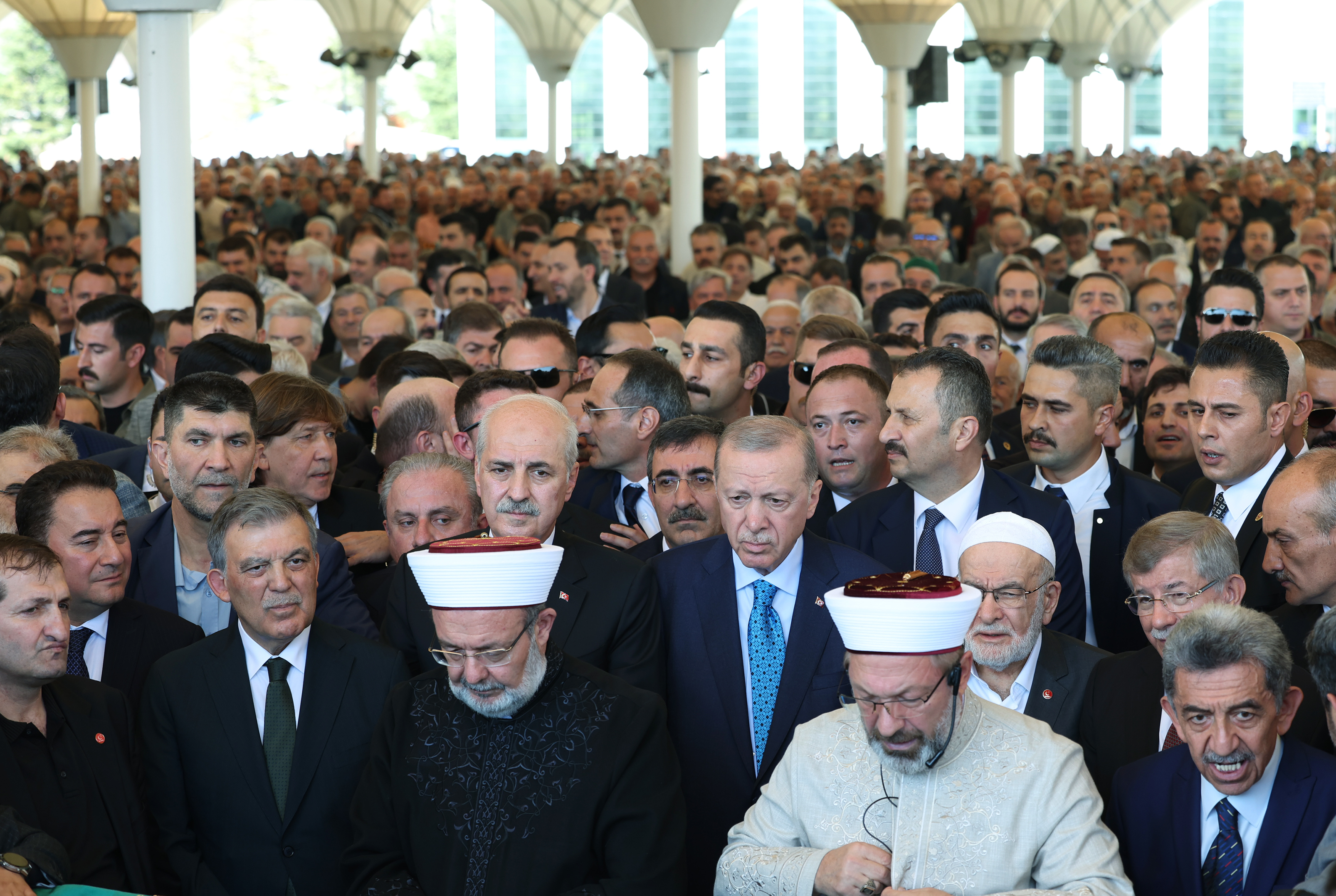 aa-20241008-35856558-35856553-cumhurbaskani-erdogan-recai-kutanin-cenaze-torenine-katildi.jpg