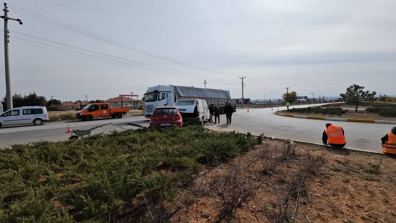 aa-20241025-36012213-36012209-konyada-trafik-kazalarinda-5-yarali-001.jpg