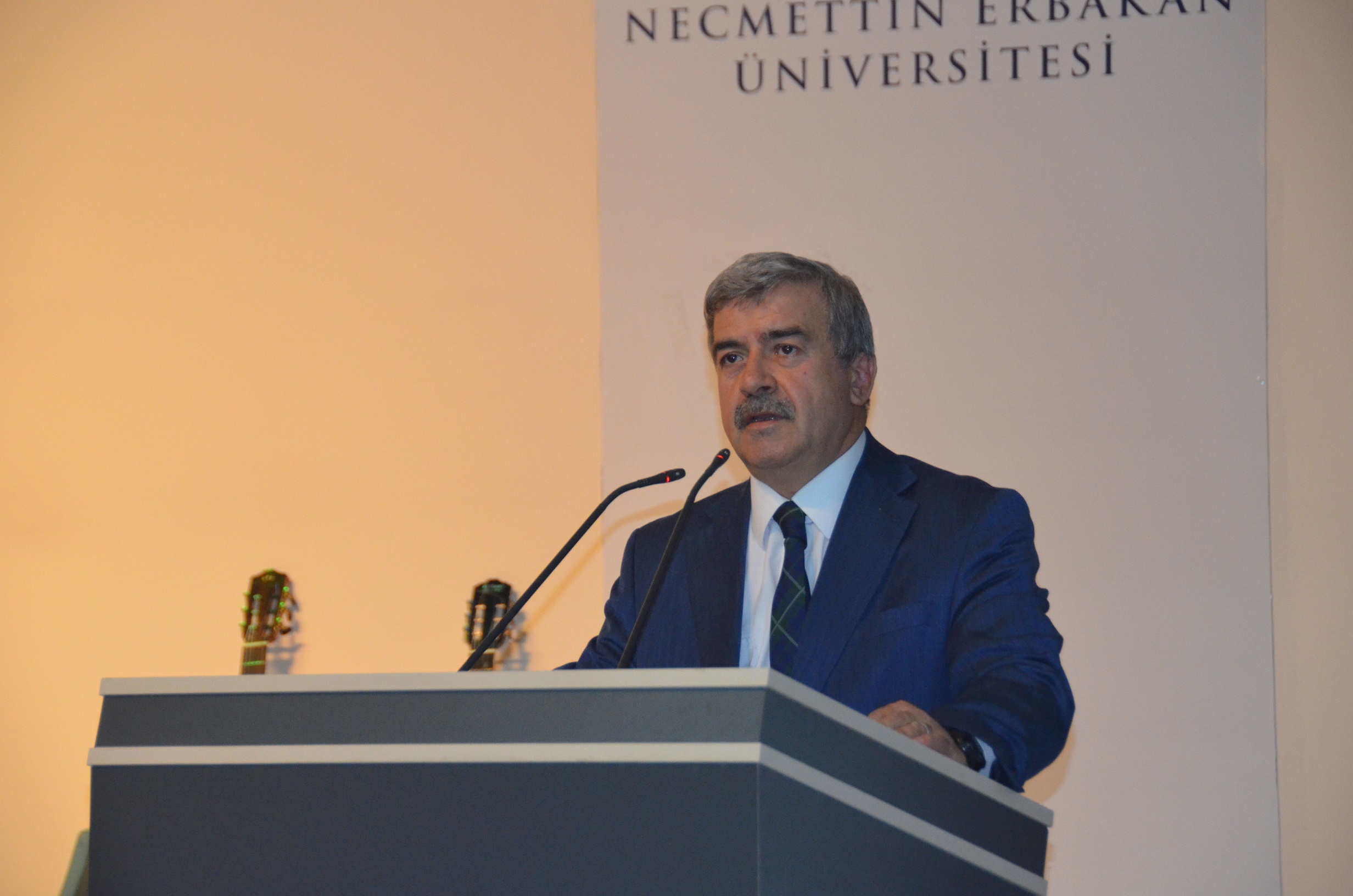 prof-dr-hakan-sari.jpg