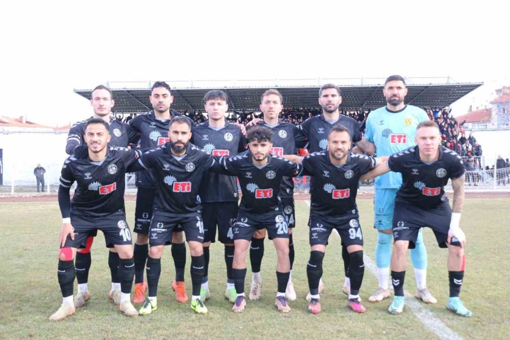 Akşehirspor lider sever