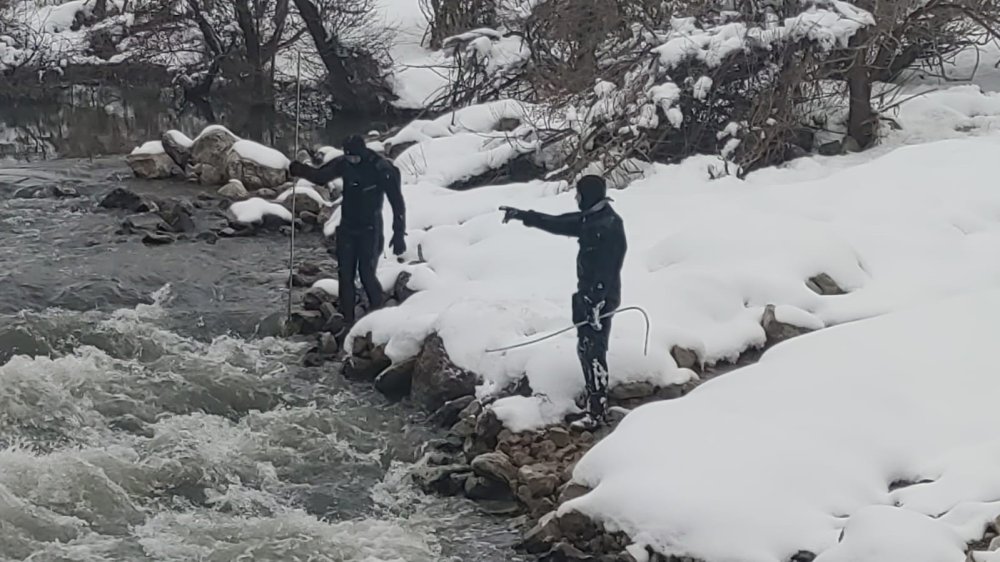 Dalgıçlar 4 gündür kayıp öğretmeni arıyor