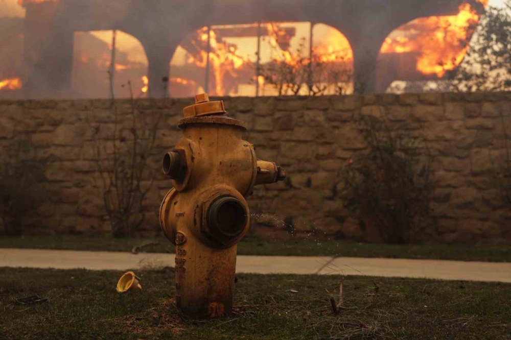 ABD’de yanıyor! Los Angeles'taki yangında ölü sayısı artıyor