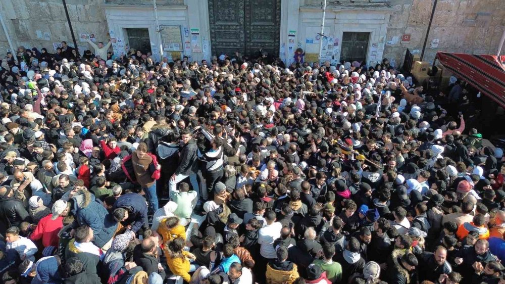 Emevi Camii’nde üzücü olay: Cuma namazı izdihamı : 3 ölü