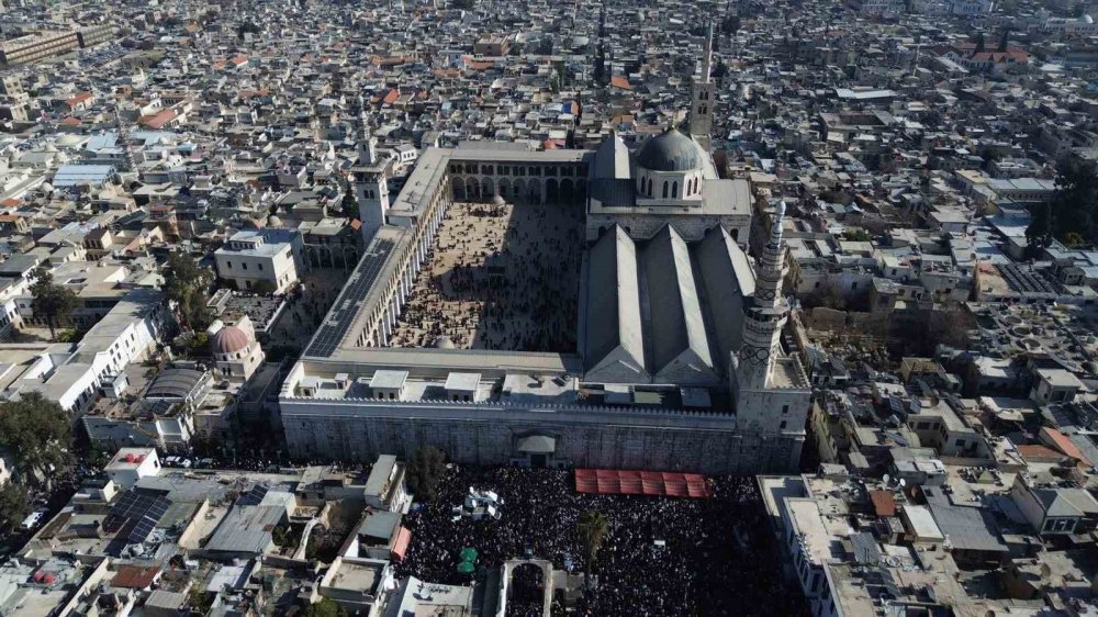 Emevi Camii’nde üzücü olay: Cuma namazı izdihamı : 3 ölü