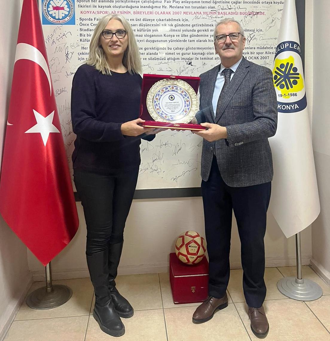 meram-taspinara-seref-diplomasi-odulu.jpg