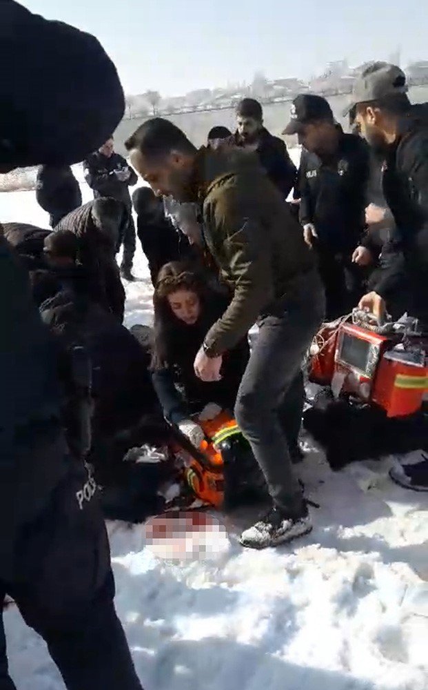 12 yaşın daki Eslem'in ölümü sokak hayavanları düzenlemesini yeniden gündeme getirdi