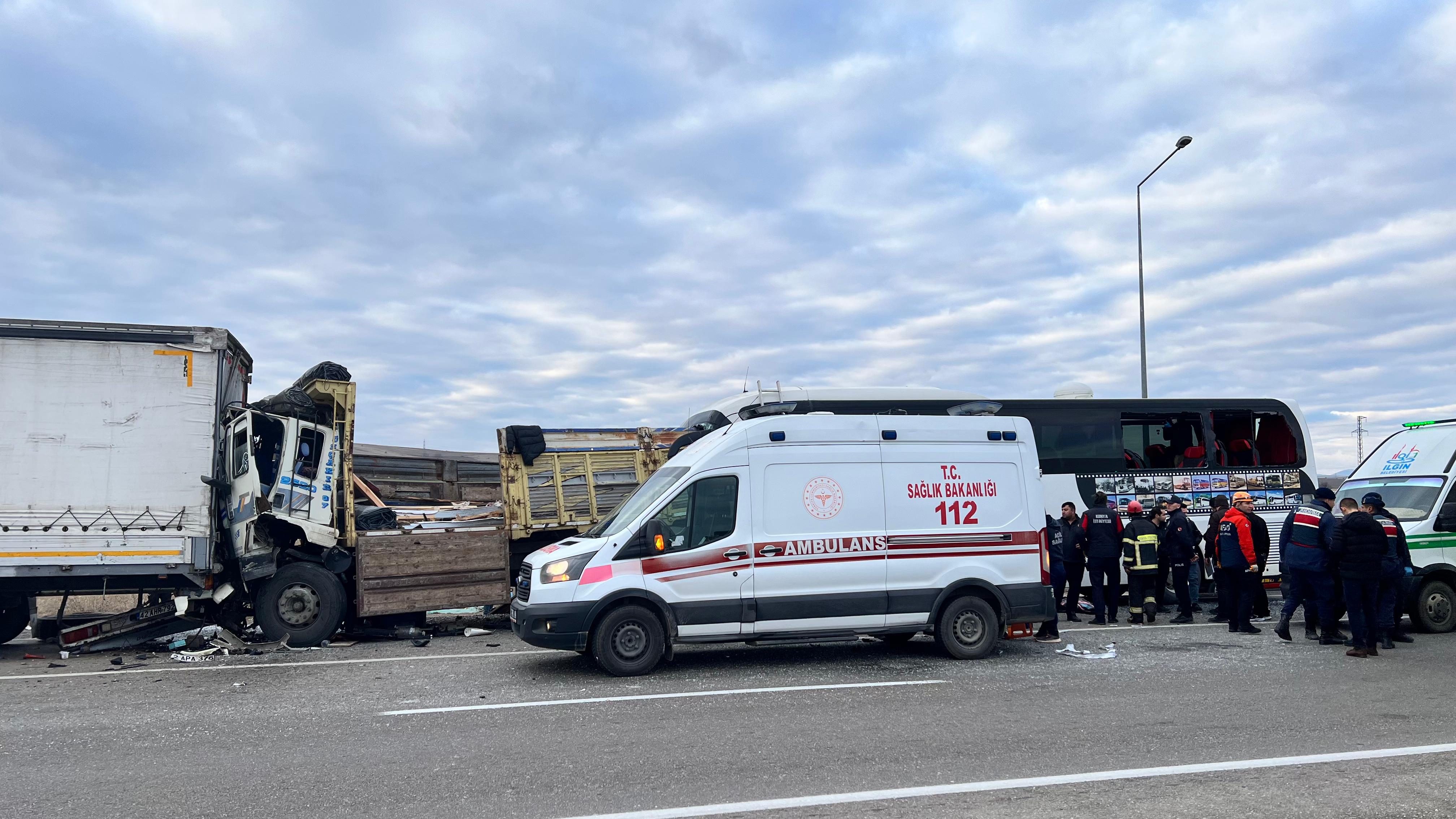 aa-20250124-36844338-36844335-konyada-yolcu-otobusunun-karistigi-trafik-kazasinda-2-kisi-oldu-18-kisi-yaralandi.jpg