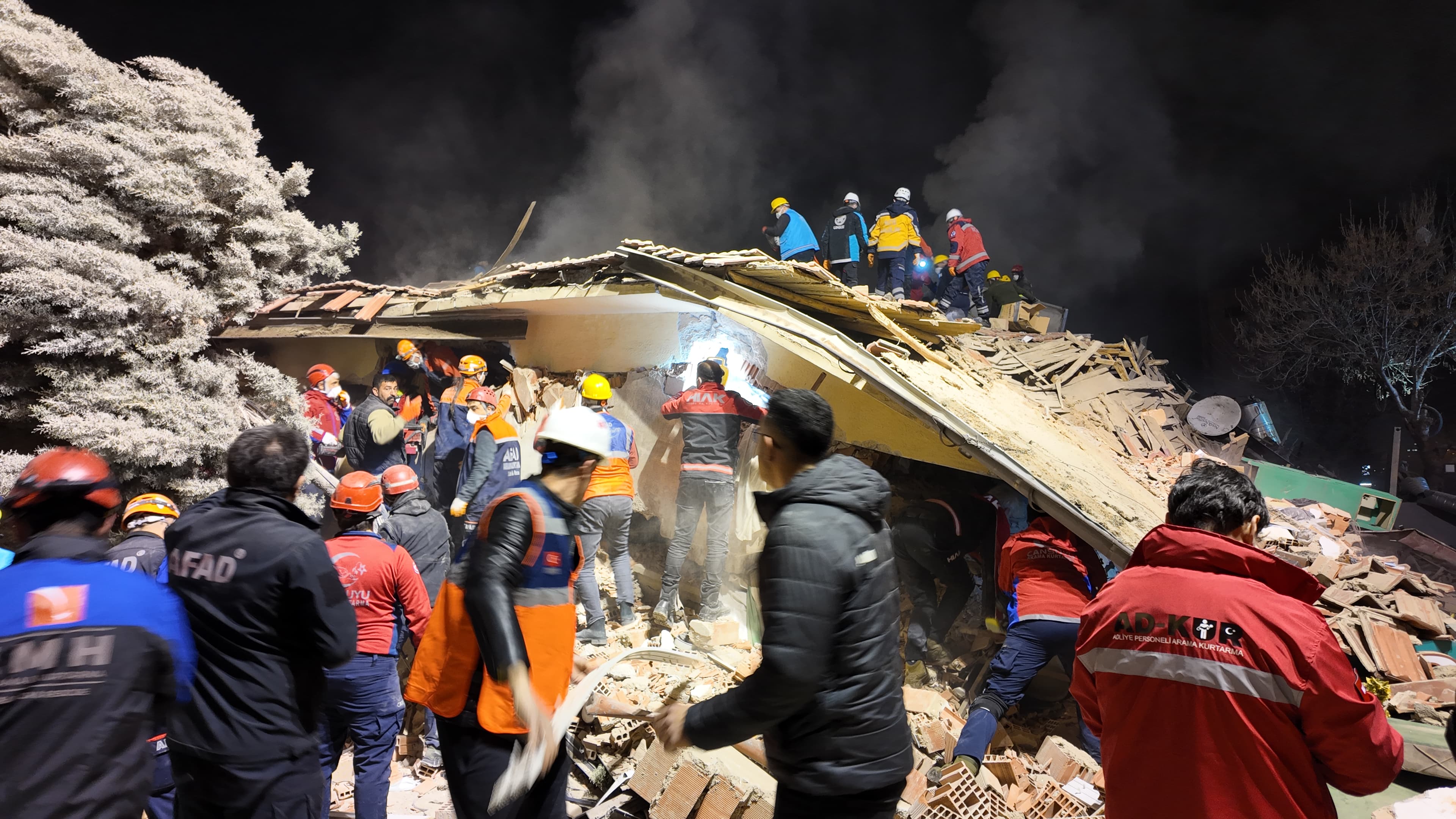 stk-ekiplerinin-konyadaki-faciada-hayat-kurtarma-mucadelesi-001.jpeg