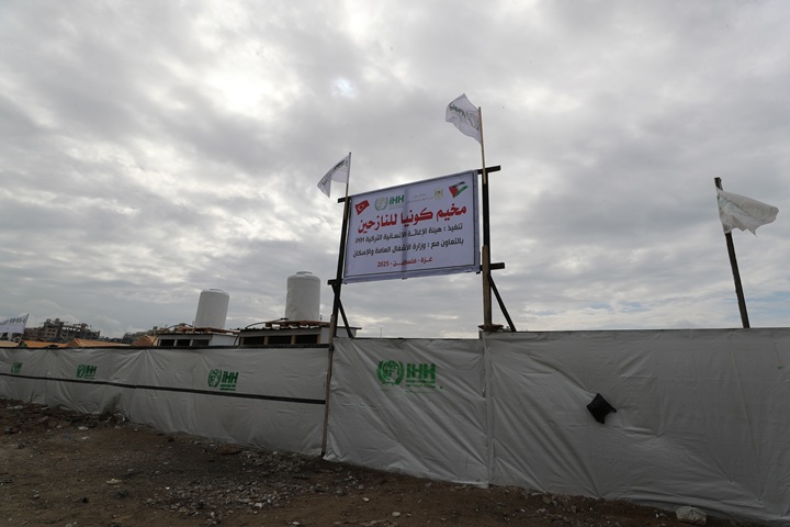 aa-20250206-36970428-36970401-ihh-gazzenin-kuzeyine-donen-yerinden-edilmis-filistinliler-icin-cadir-kent-kurdu.jpg