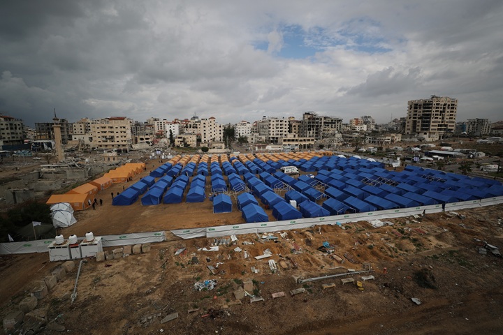 aa-20250206-36970428-36970403-ihh-gazzenin-kuzeyine-donen-yerinden-edilmis-filistinliler-icin-cadir-kent-kurdu.jpg