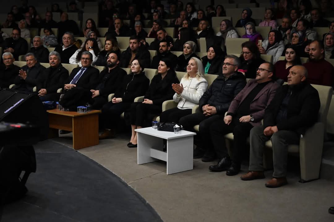 aa-20250209-37000110-37000102-bozkirin-tezenesi-neset-ertas-turkulerle-anildi-001.jpg