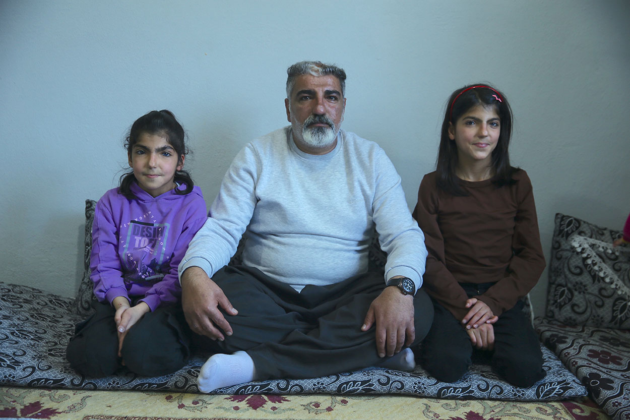 aa-20250210-37008444-37008443-farkli-goz-renkleri-olan-kiz-kardesler-gorenleri-sasirtiyor.jpg
