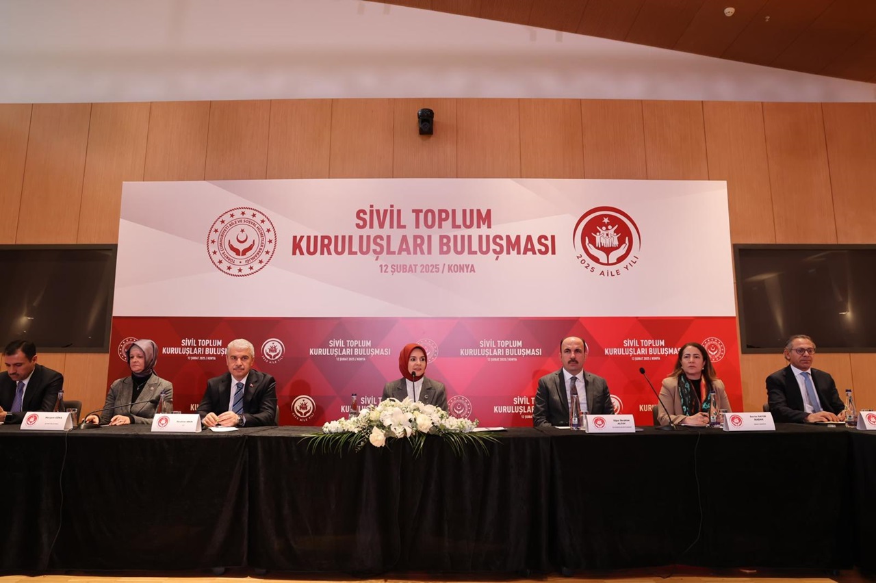 aa-20250212-37032453-37032449-bakan-goktas-konyada-sivil-toplum-kuruluslarinin-temsilcileriyle-bulustu.jpg
