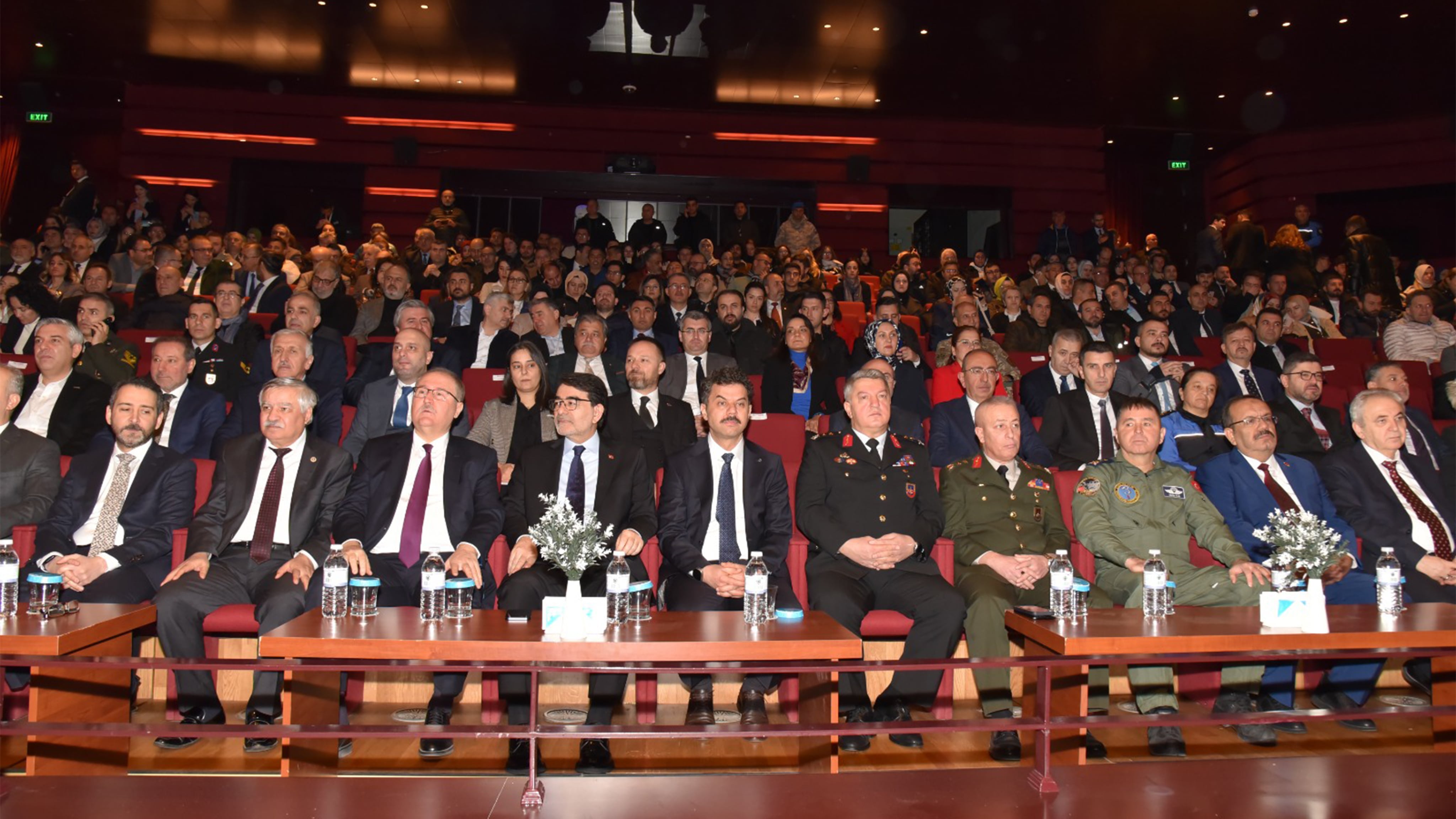 selcuk-universitesi-ev-sahipligindeki-ikaf25-goz-doldurdu-3.jpg
