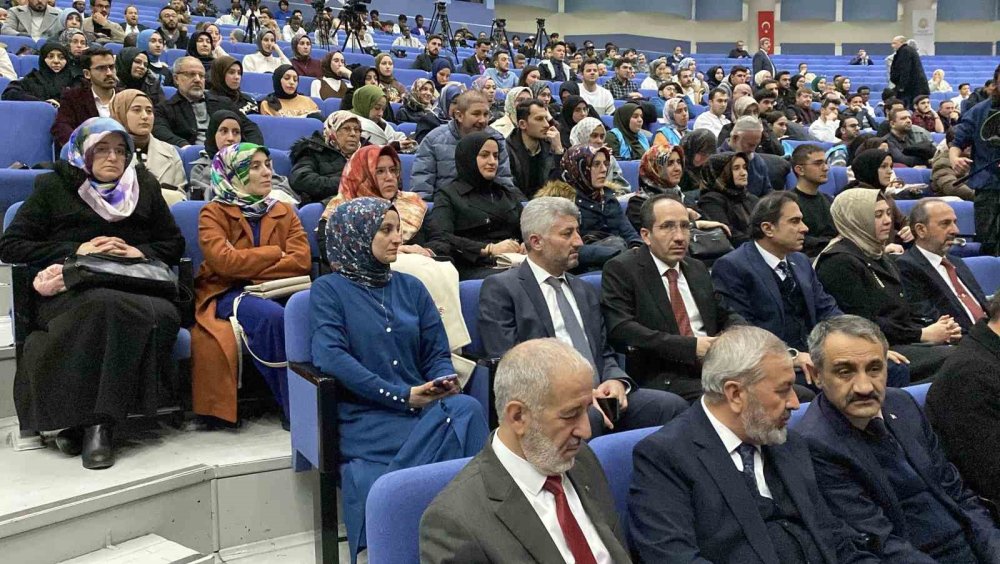 Diyanet İşleri Başkanı Erbaş Konya'da üniversite öğrencileriyle buluştu