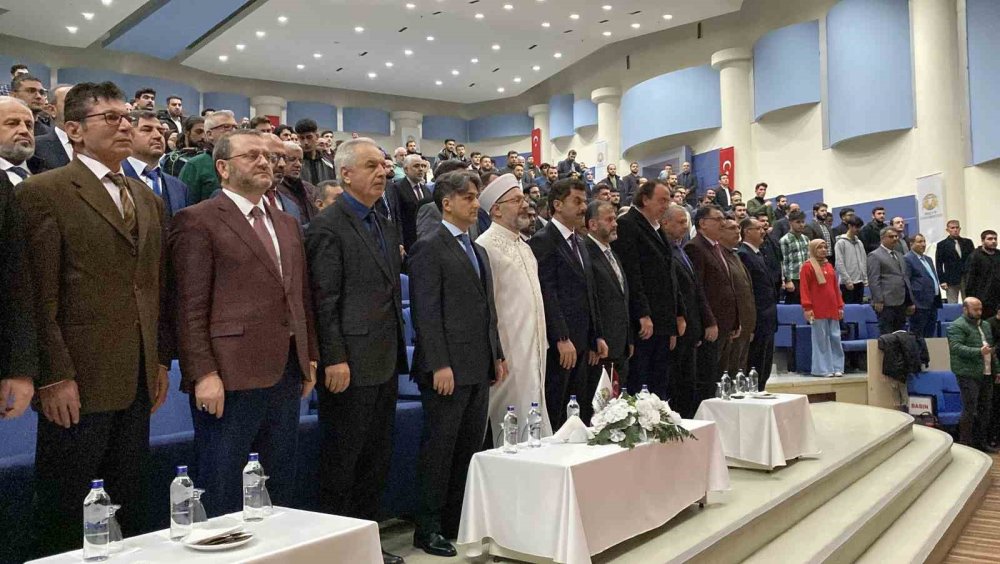 Diyanet İşleri Başkanı Erbaş Konya'da üniversite öğrencileriyle buluştu