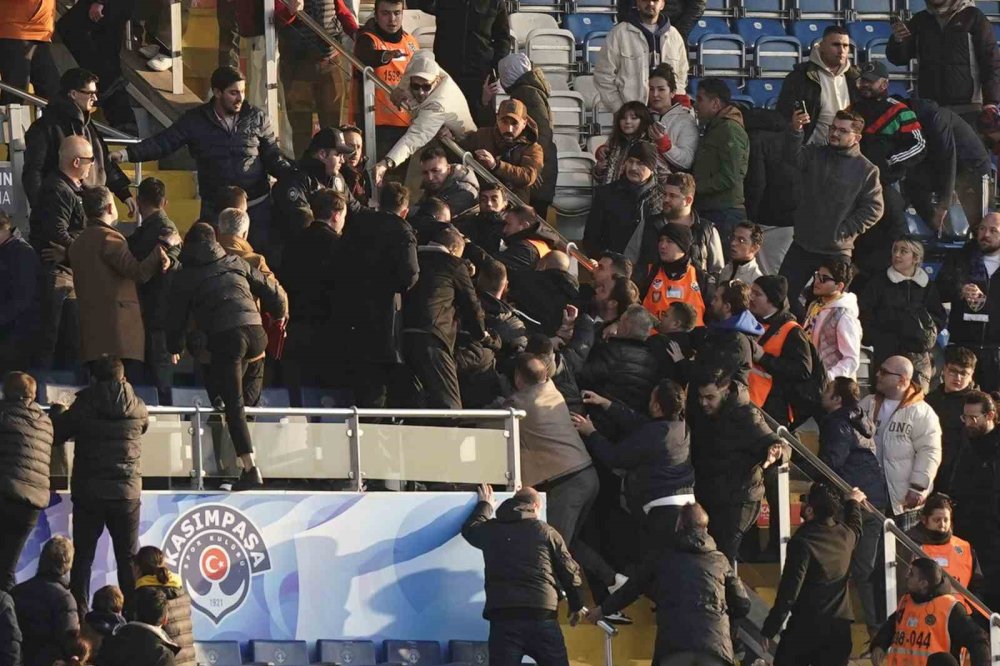 Eyüpspor-Konyaspor maçının ardından protokol tribününde de kavga çıktı