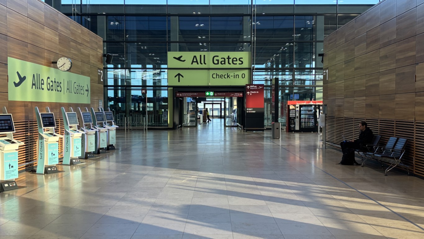 aw408956-05.jpg