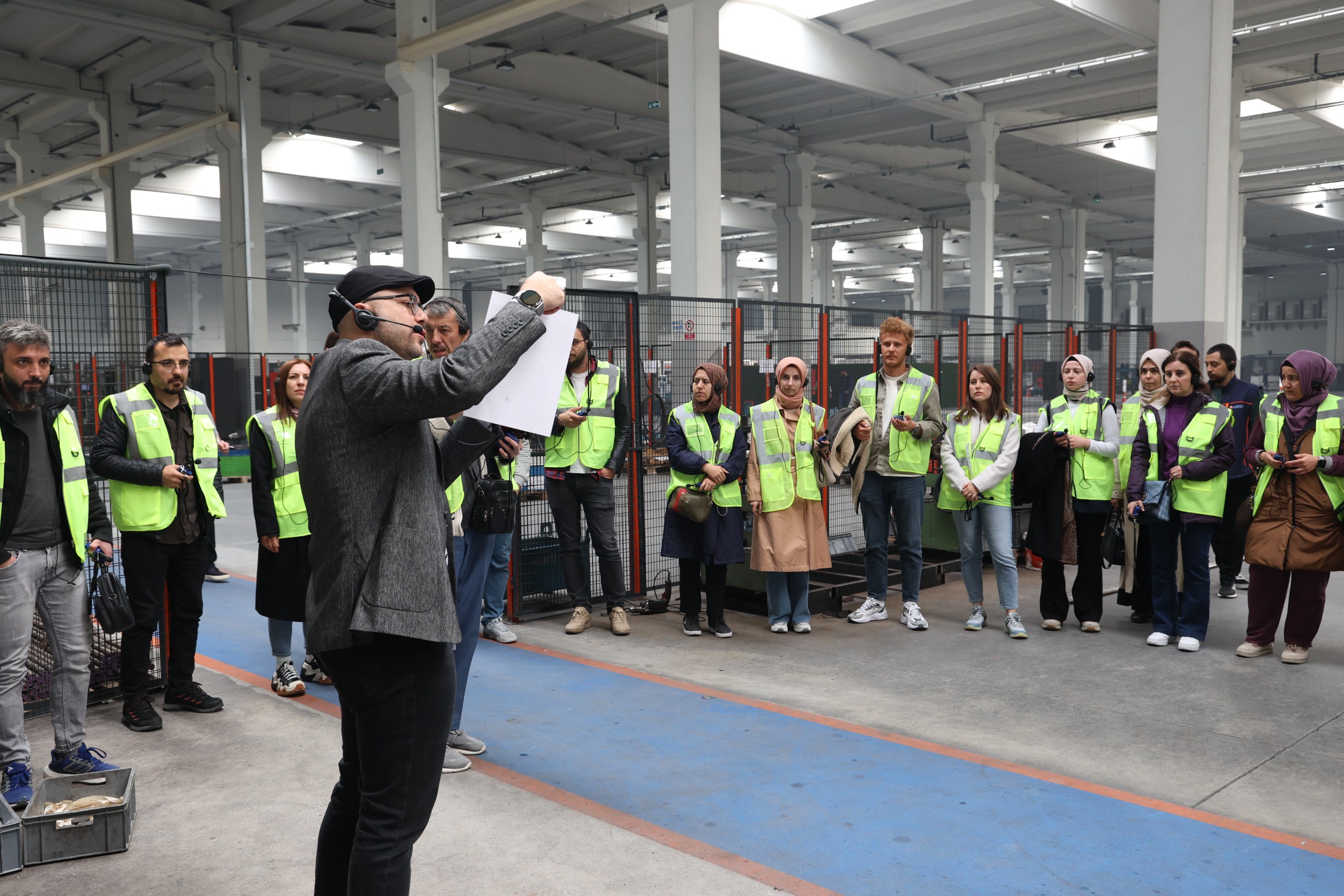 foto-uc-fabrika-gezisi.jpg