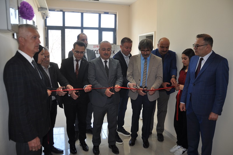 aa-20250422-37710997-37710994-aksehirde-turizm-ve-otelcilik-lisesinin-acilisi-yapildi.jpg