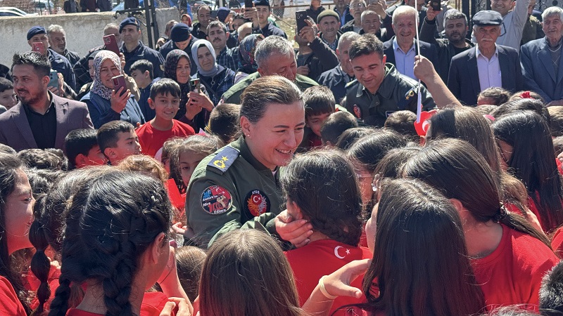 aa-20250422-37711948-37711936-milli-savunma-bakanligi-konyali-ogrencilerin-helikopter-gorme-hayalini-gercege-donusturdu.jpg