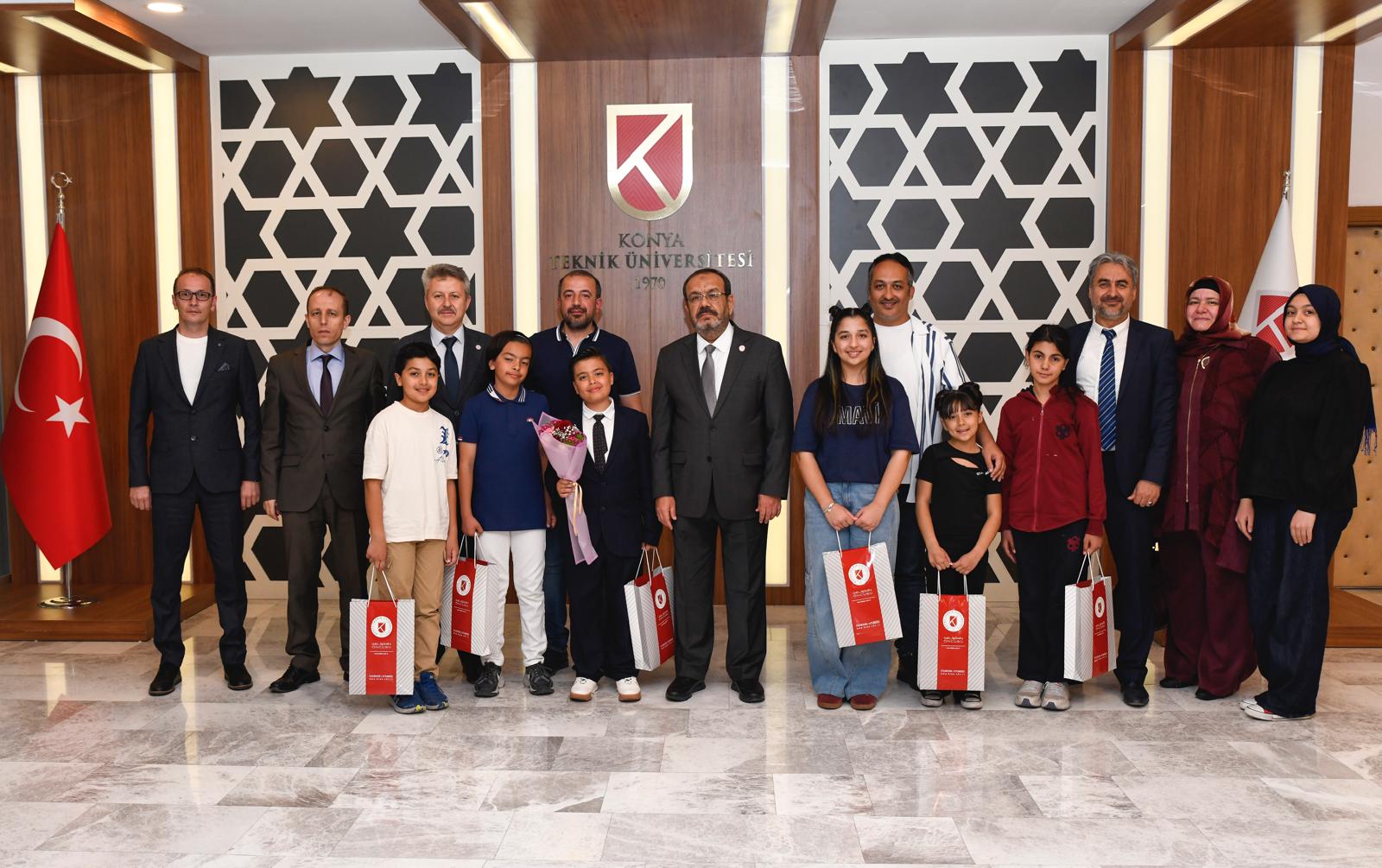 konya-teknik-universitesi-ktunnde-23-nisan-coskusu-rektorluk-2-1.jpeg