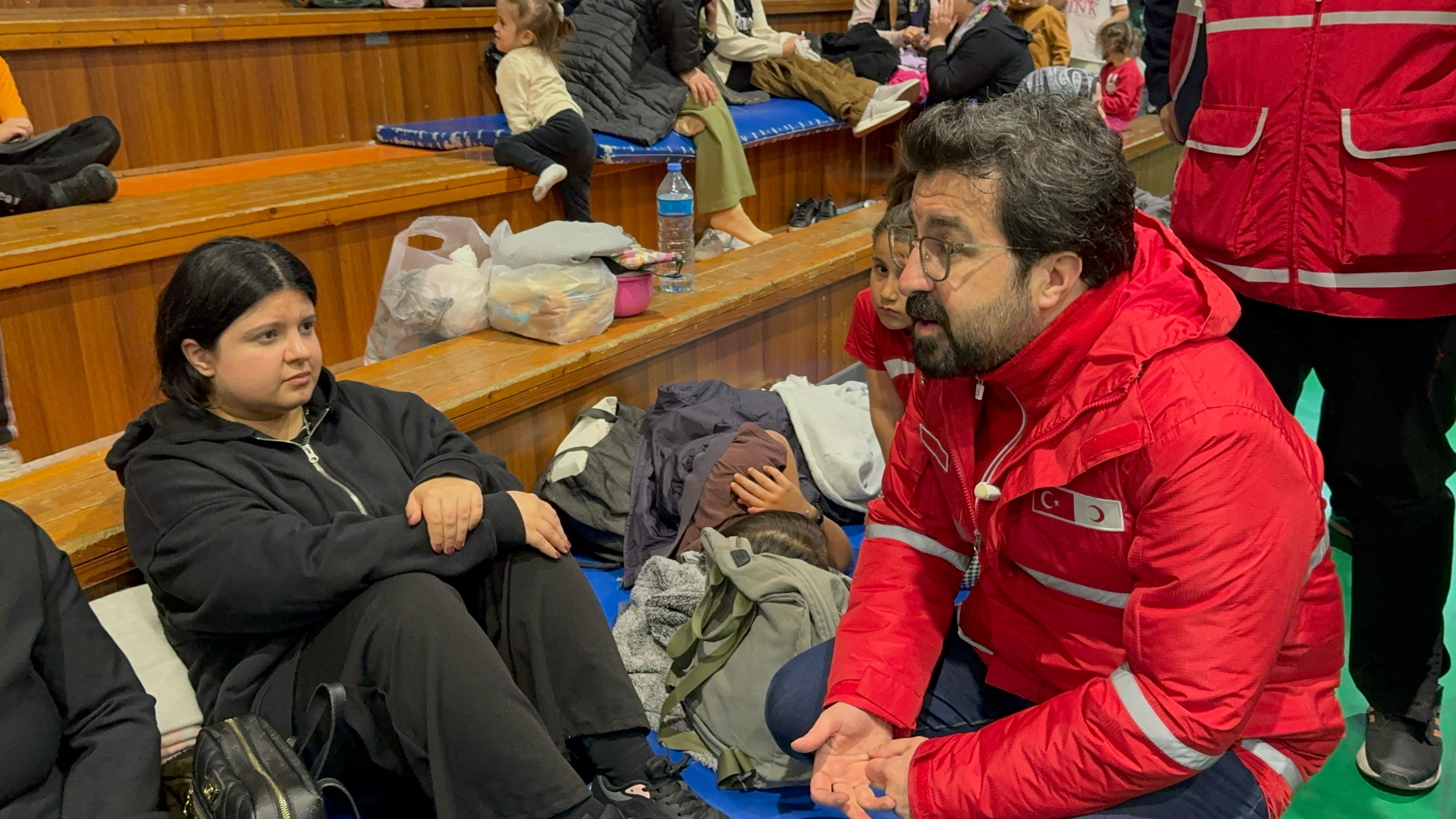 aa-20250423-37730776-37730775-istanbulda-bazi-vatandaslar-deprem-endisesiyle-geceyi-disarida-geciriyor.jpg